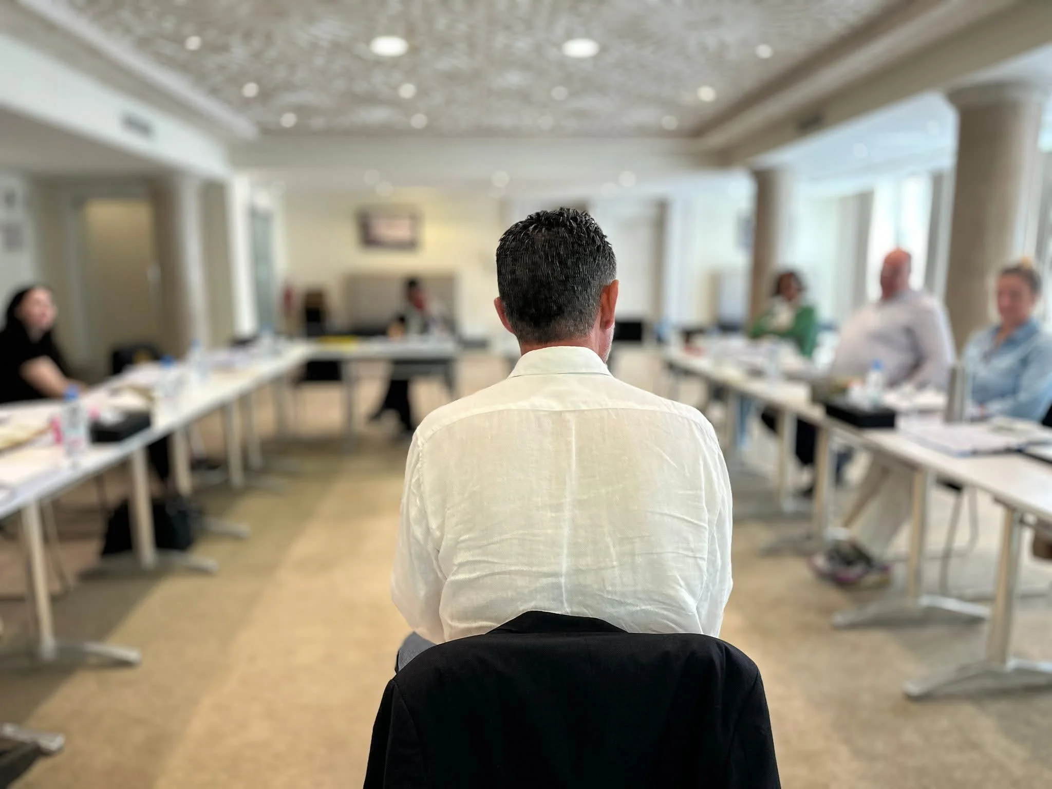 Karim Turki animant une session de formation PNL